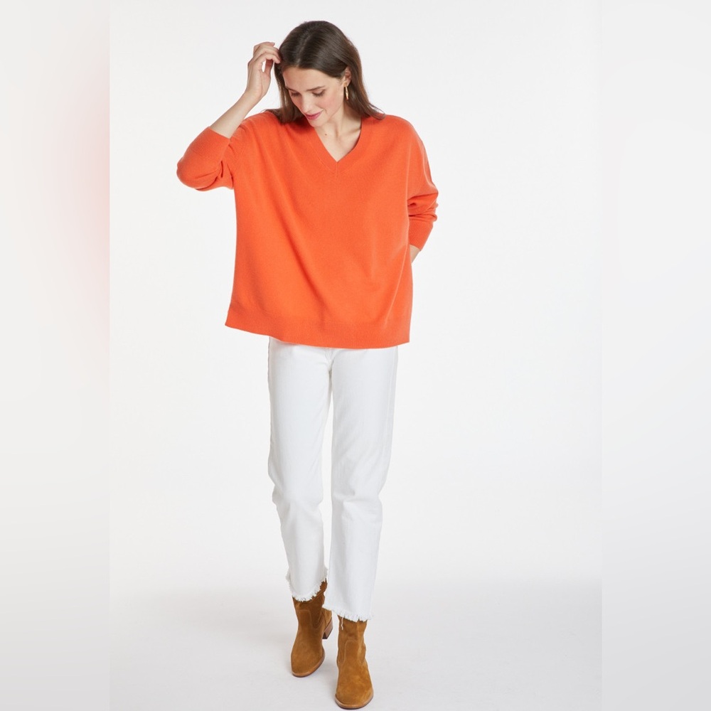 Enzo Mantovani Women's V-Neck Orange Sweater